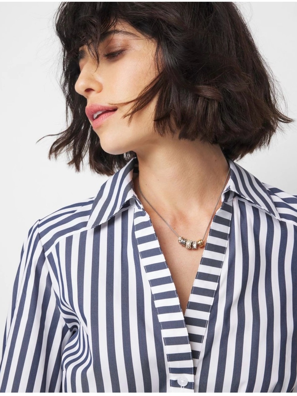 White House Black Market Navy & White Vertical-Stripe Button-Down size:6 - Picture 4 of 15